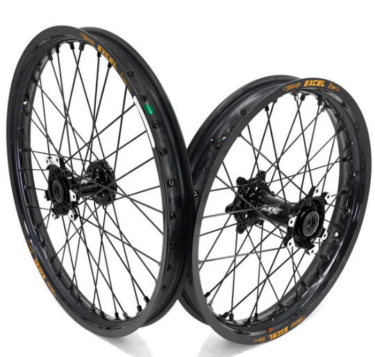 black-hub-black-rim-black-nipple-black-spoke-2